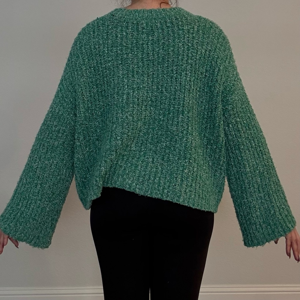 TEXTURED GREEN SWEATER SIZE LARGE - Picture 2 of 4
